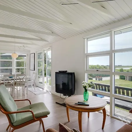 Alessandra - 80m To The Inlet By Interhome