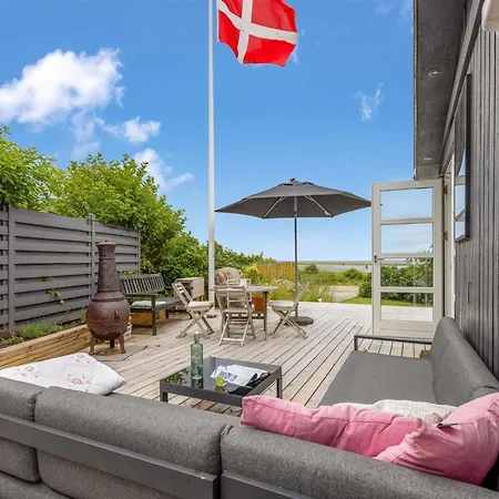 Alessandra - 80m To The Inlet By Interhome